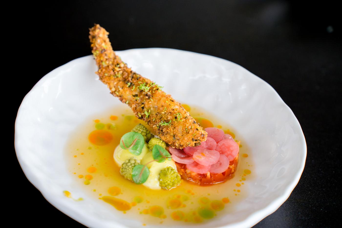 "Woeste Wietink" met furikake, dashi, romanesco en zoet zure radijs