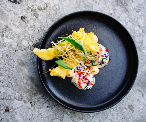 Tempura van rode poon met chilimayonaise en crème van Ostendaise-oester