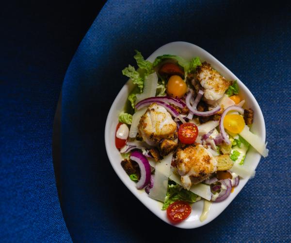Caesar salad met crispy lottewangen
