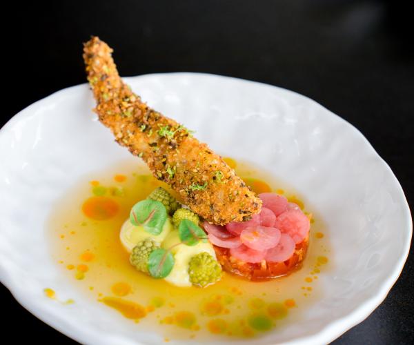 "Woeste Wietink" met furikake, dashi, romanesco en zoet zure radijs